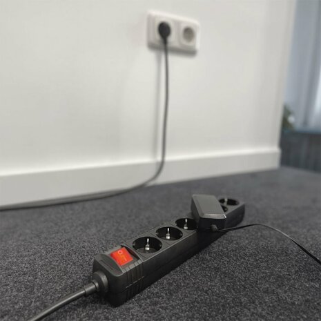 ACT AC2465 | Stekkerdoos | 6 Stopcontacten | 3 m | Binnen | Zwart