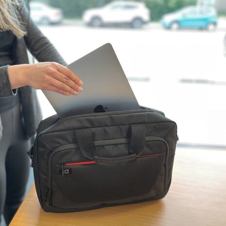 AC8570 Suburb schoudertas voor laptops tot 15,6", gemaakt van gerecyclede plastic flessen